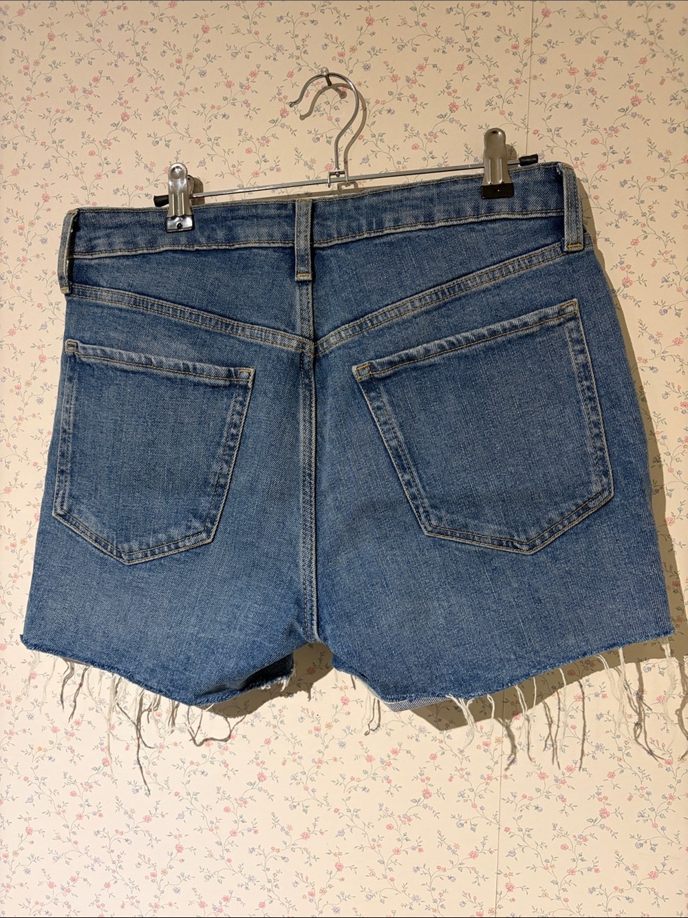 Old Navy OG High Rise Short - Size 8 - Picture 4 of 5